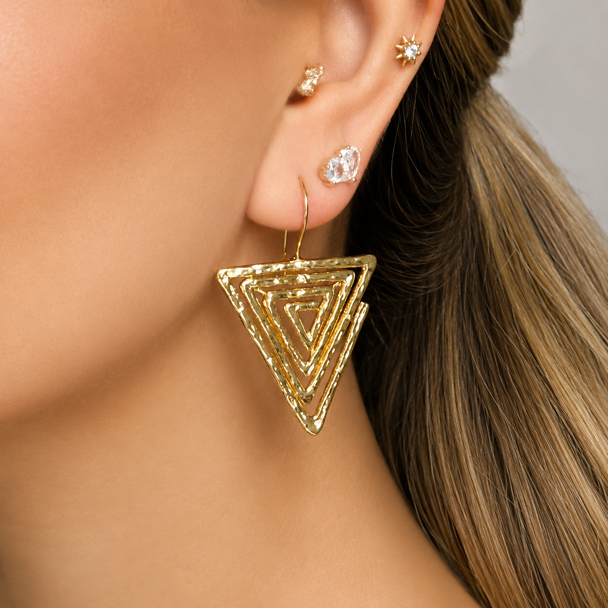 Geo Aura Triangle Drops