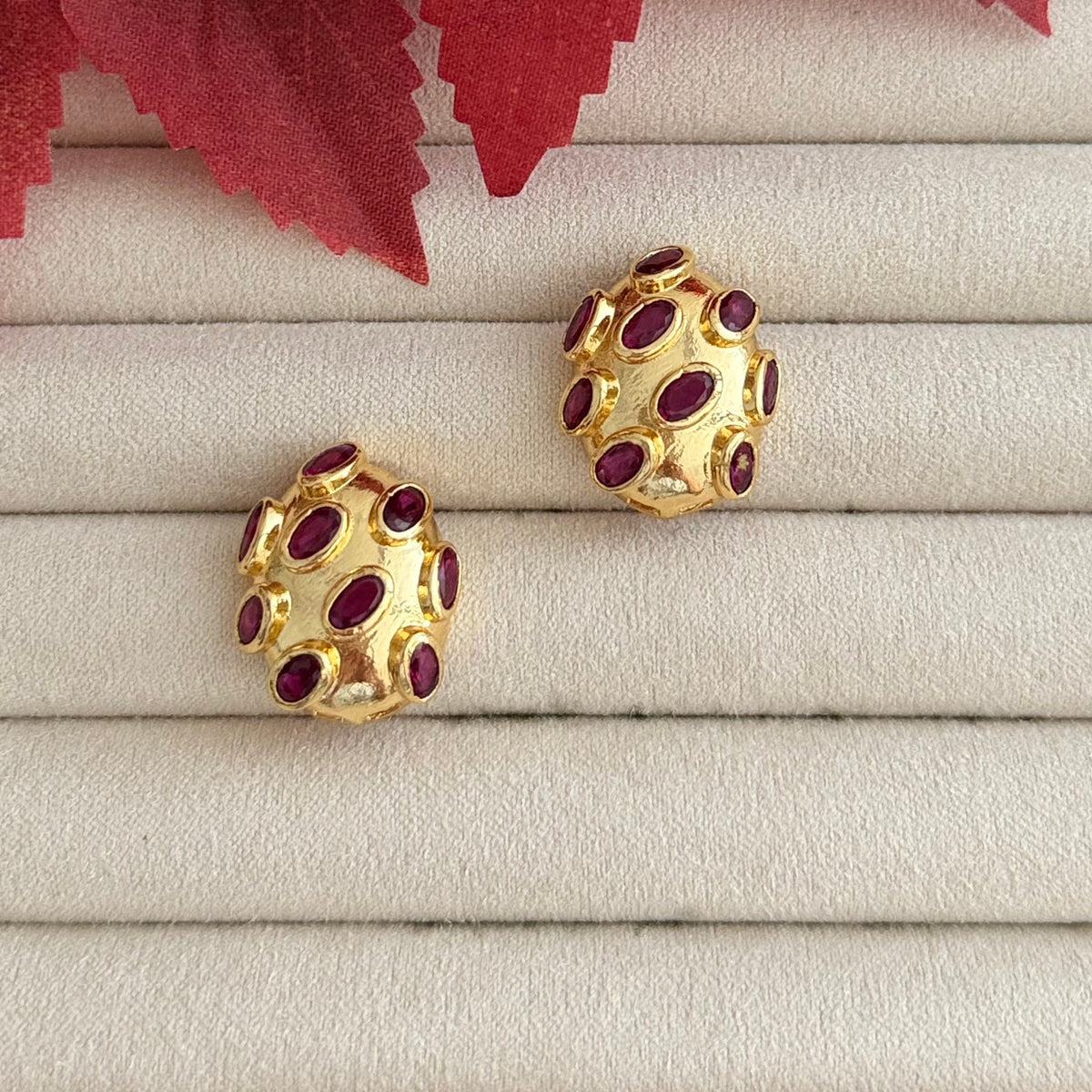 Ruby Dôme Earring